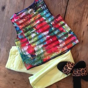 SLEEVELESS CROPPED TOP
